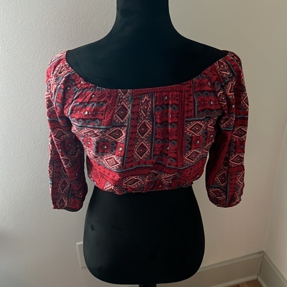 Hollister red hobo peasant cropped red print top Sz XS blouse - Picture 7 of 12